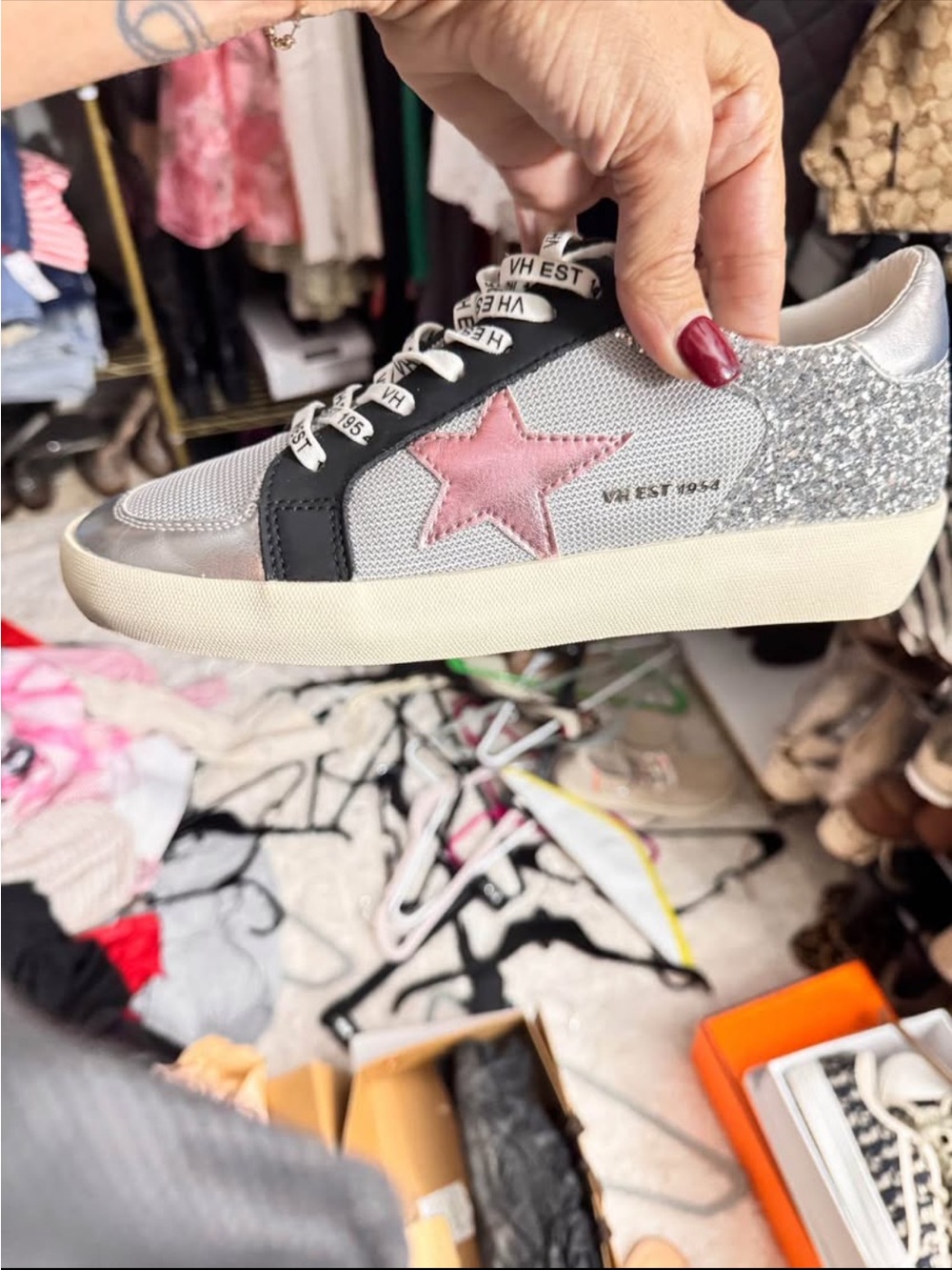 VIA EST Silver & Pink Star Women's Casual Sneaker